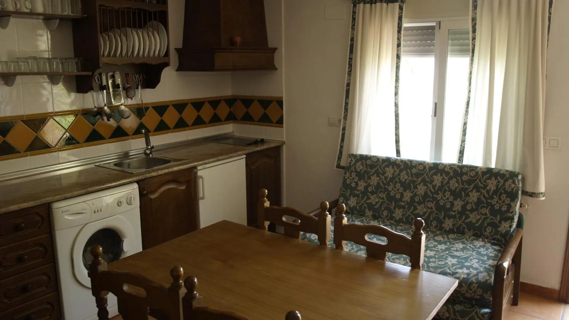 Апарт-отель Apartamentos Arroyo Parrilla Ла-Ируэла